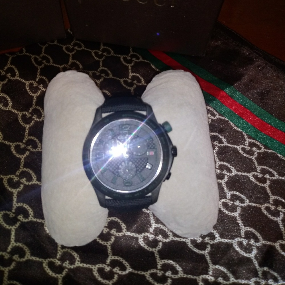 Gucci mens blk face and band